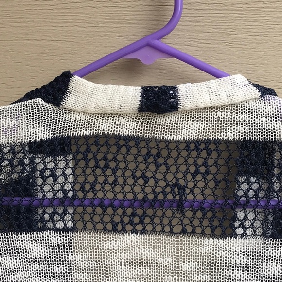 Now comes the light weight open weave navy/ white - Picture 7 of 8